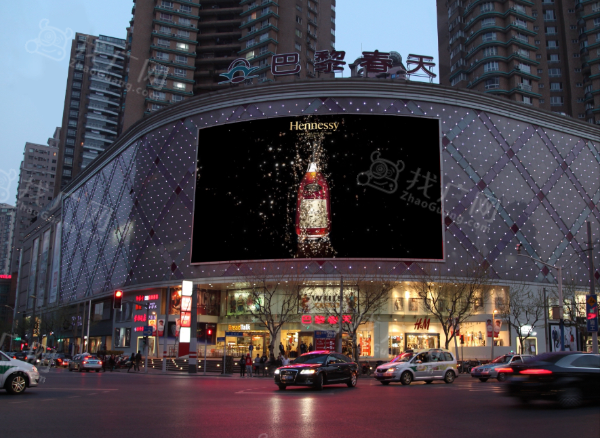 上海市普陀区长寿路巴黎春天LED广告牌